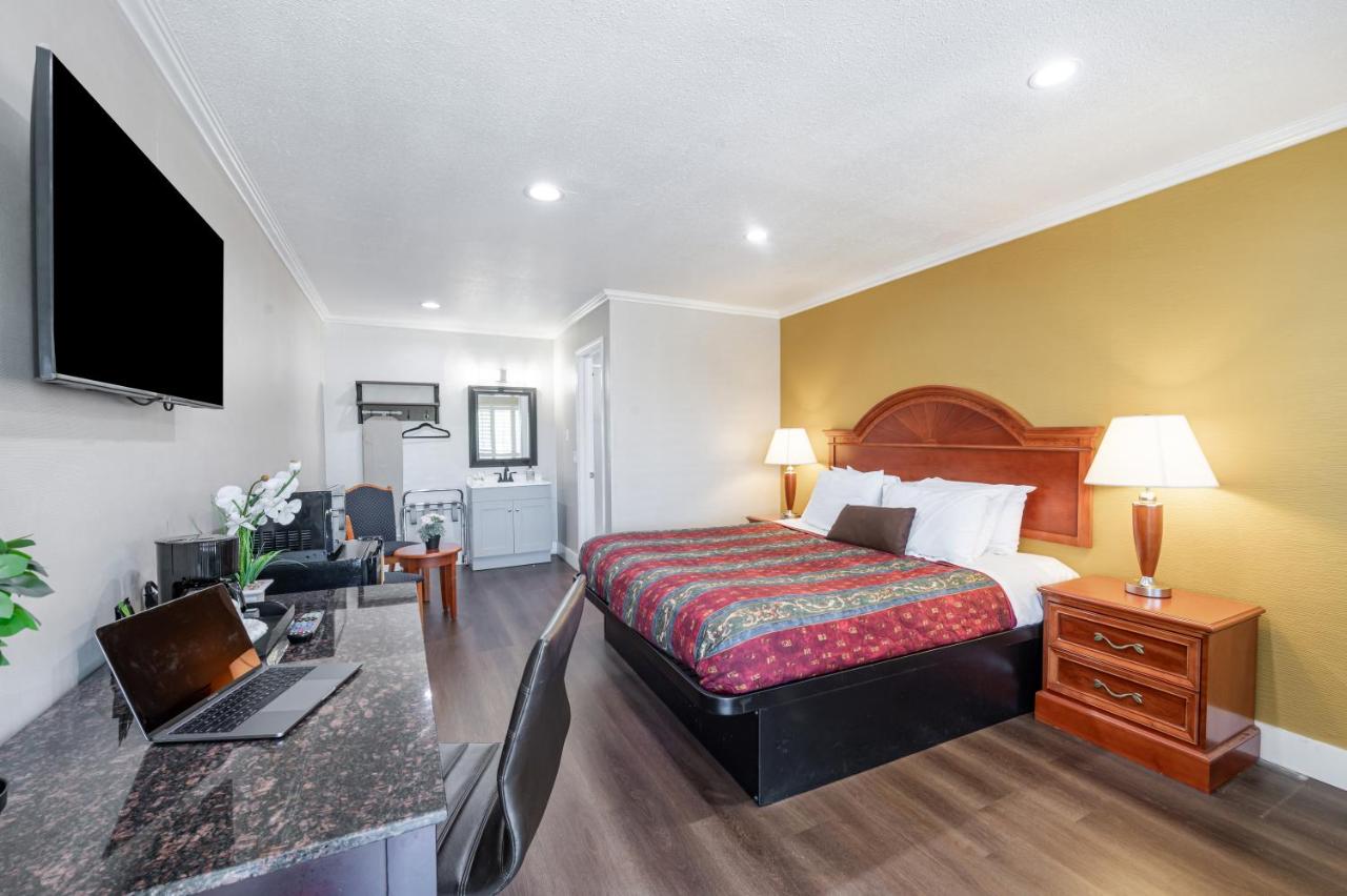 Ritz Inn — photo 1