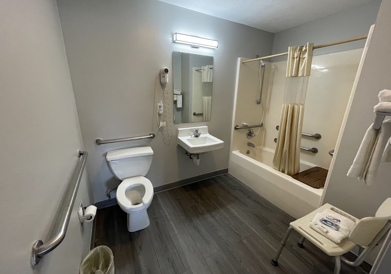 Embassy Inn — photo 3