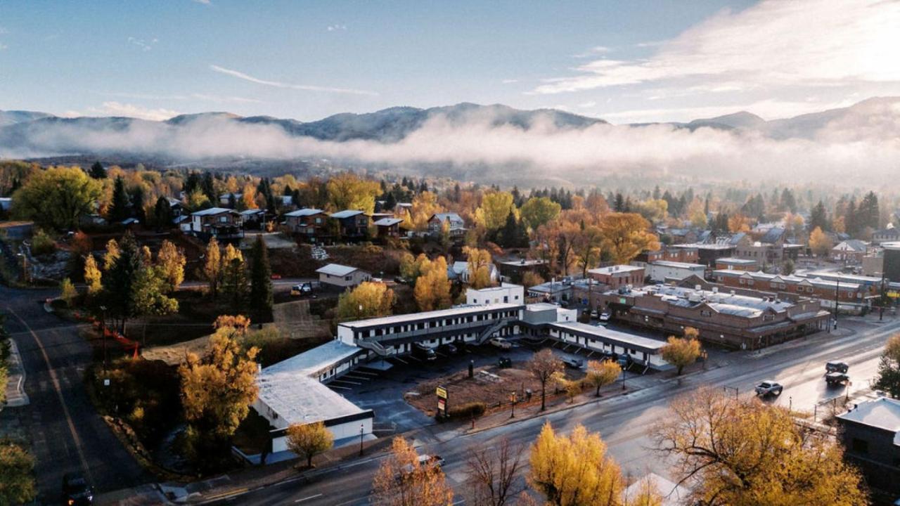 Western Lodge — photo 1