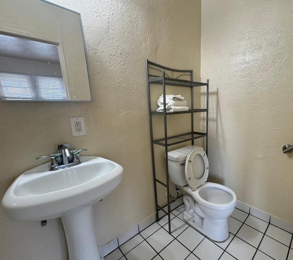 The Oaks Motel — photo 1