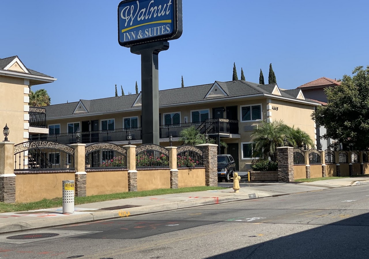 Walnut Inn & Suites — photo 1