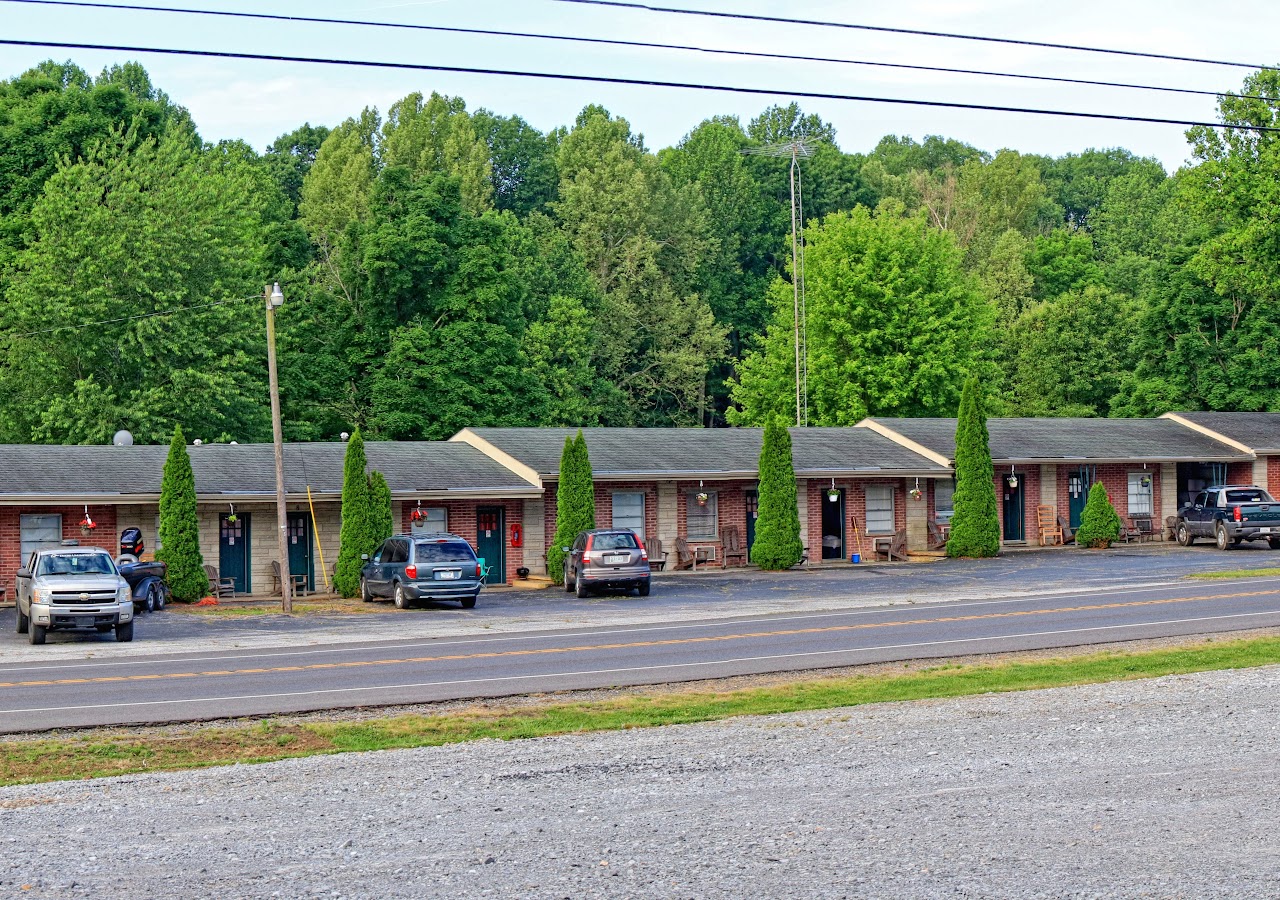 Poplar Creek Lodge — photo 1