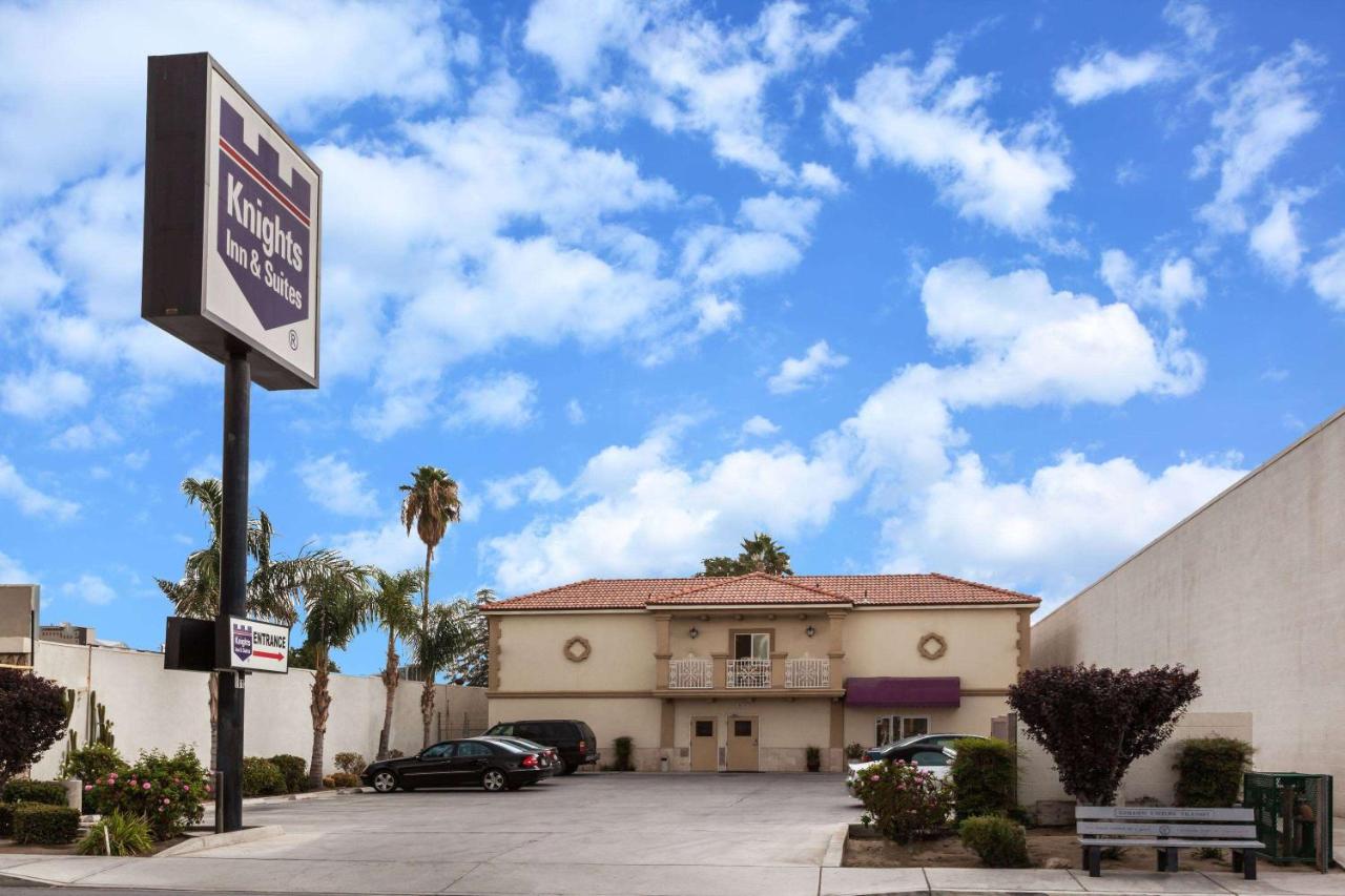 Howard Johnson by Wyndham Bakersfield — photo 1