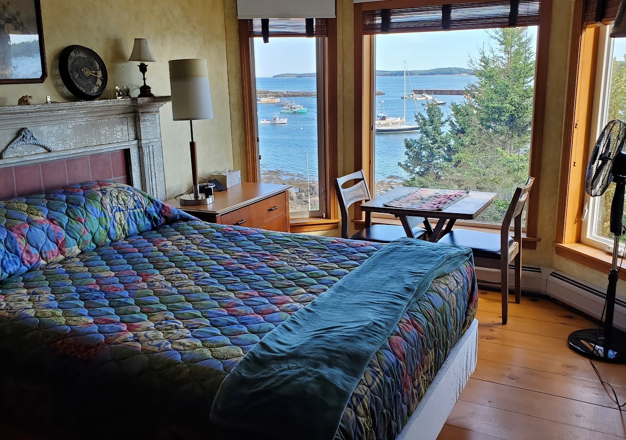 Harbor House Hotel — photo 1