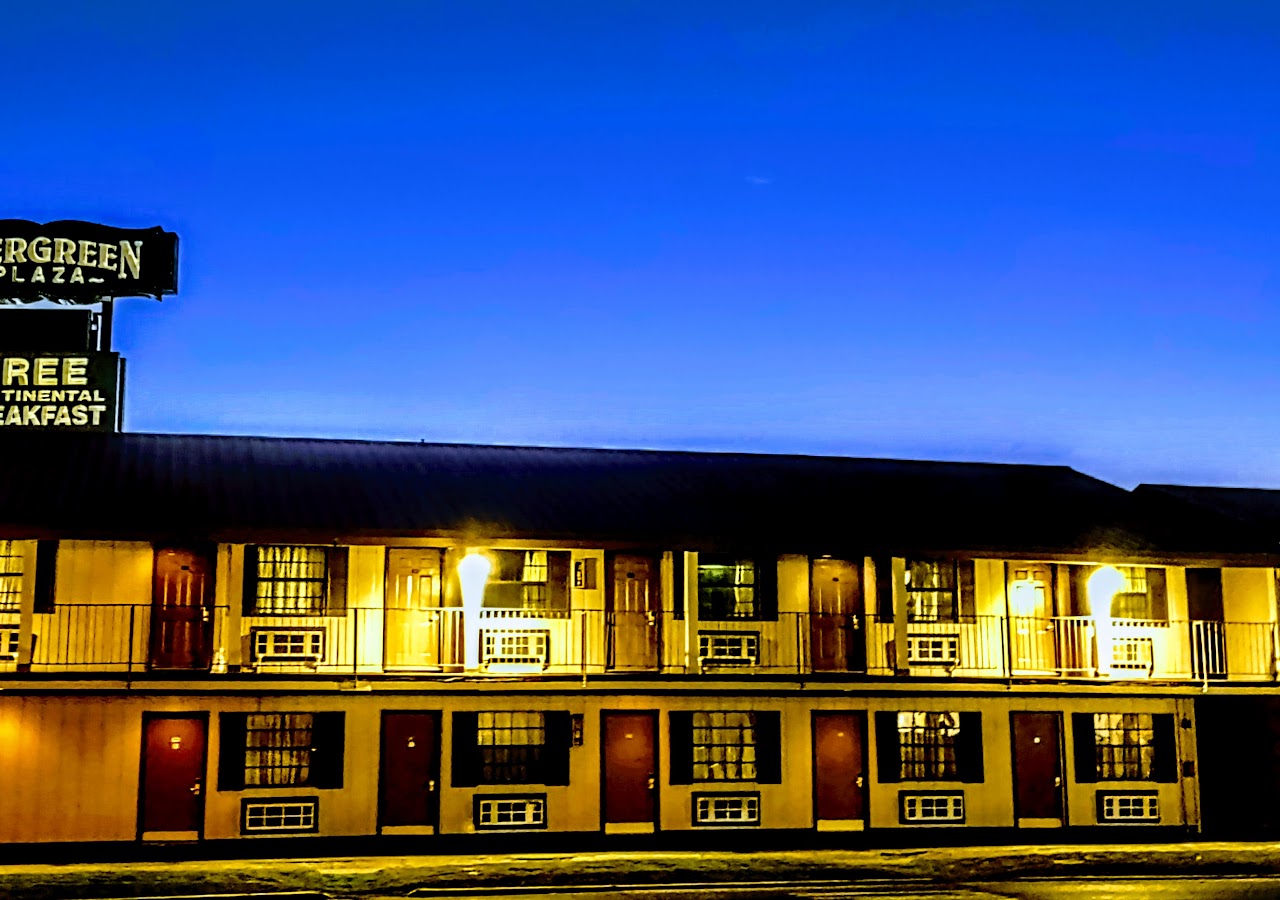Evergreen Plaza Inn — photo 1