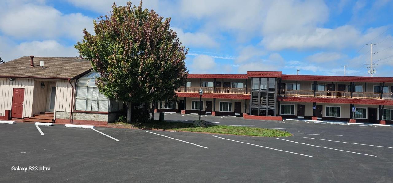 Coastal Inn and Suites — photo 1