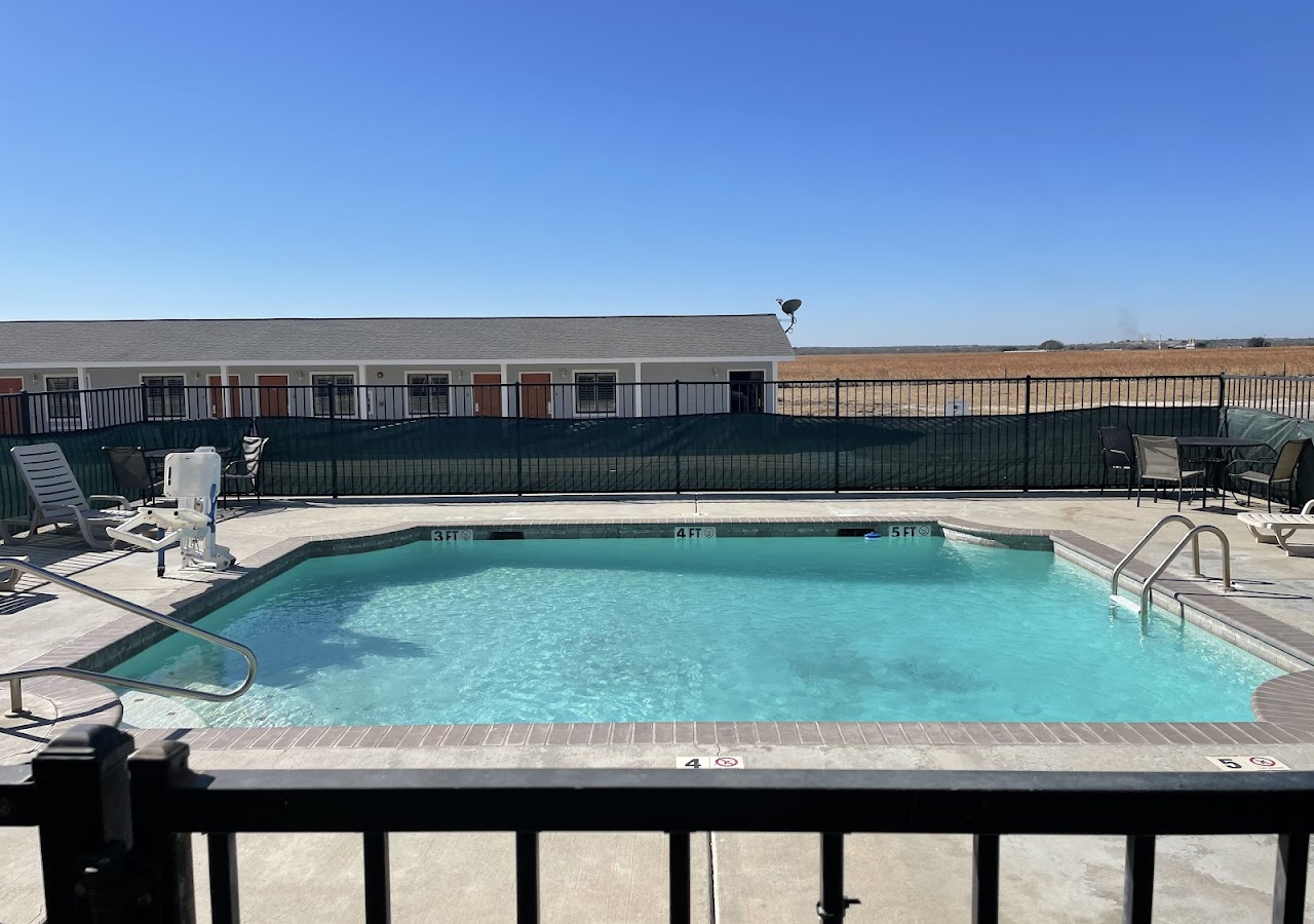 Kenedy Inn & Suites — photo 3