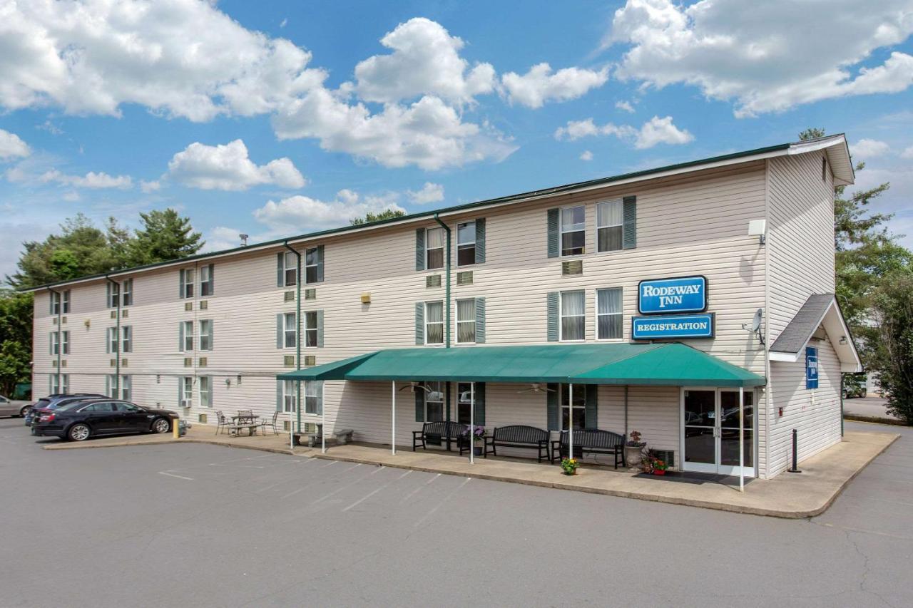 Rodeway Inn Asheville — photo 1