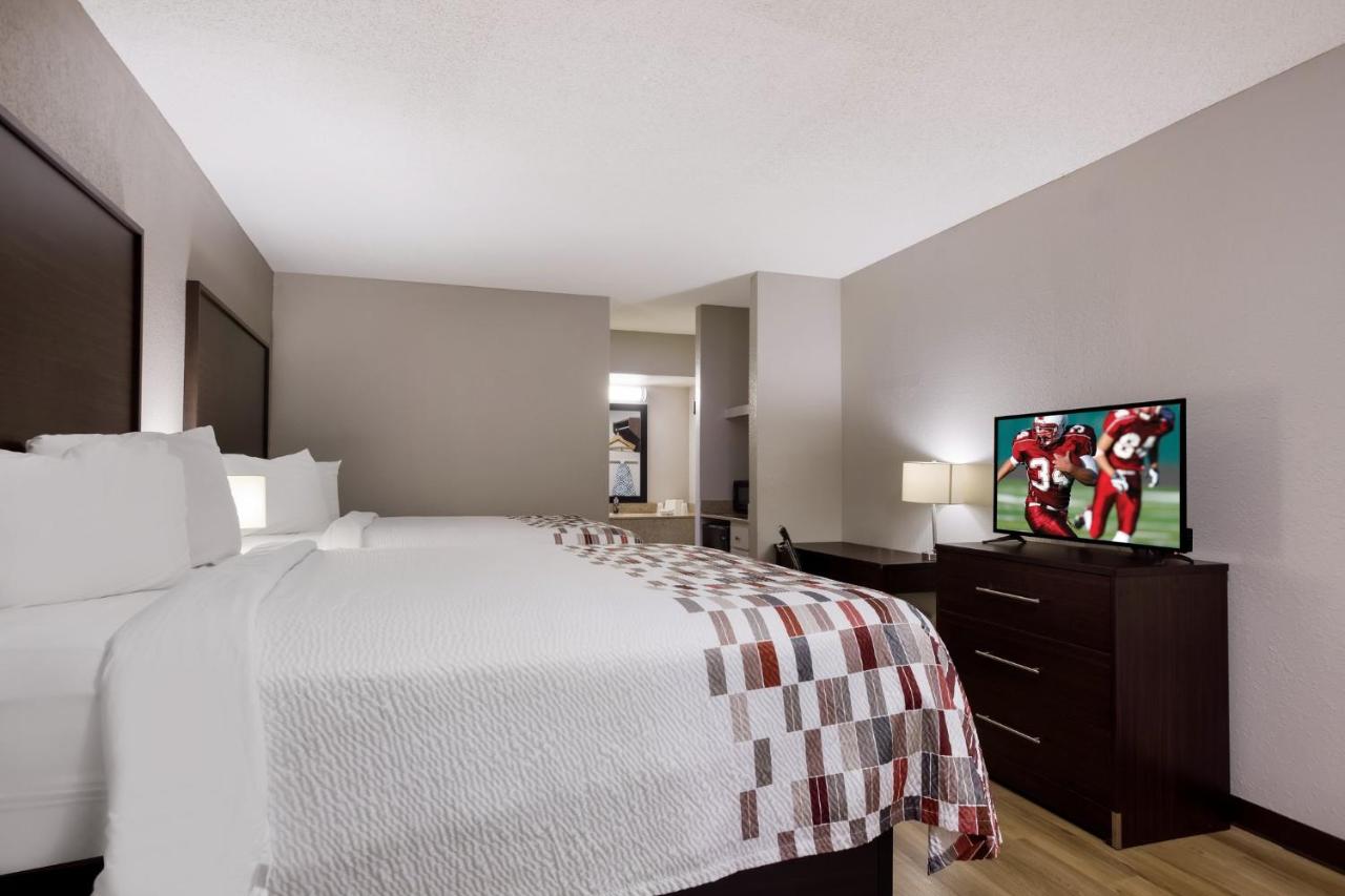 Deluxe Inn — photo 1