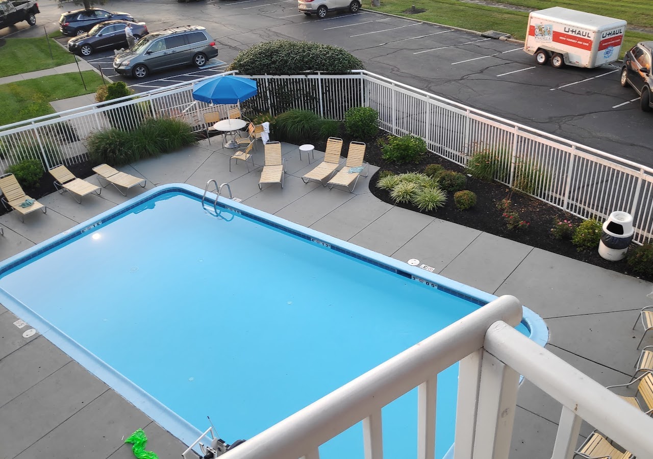 Red Lion Inn & Suites Dayton Airport — photo 3