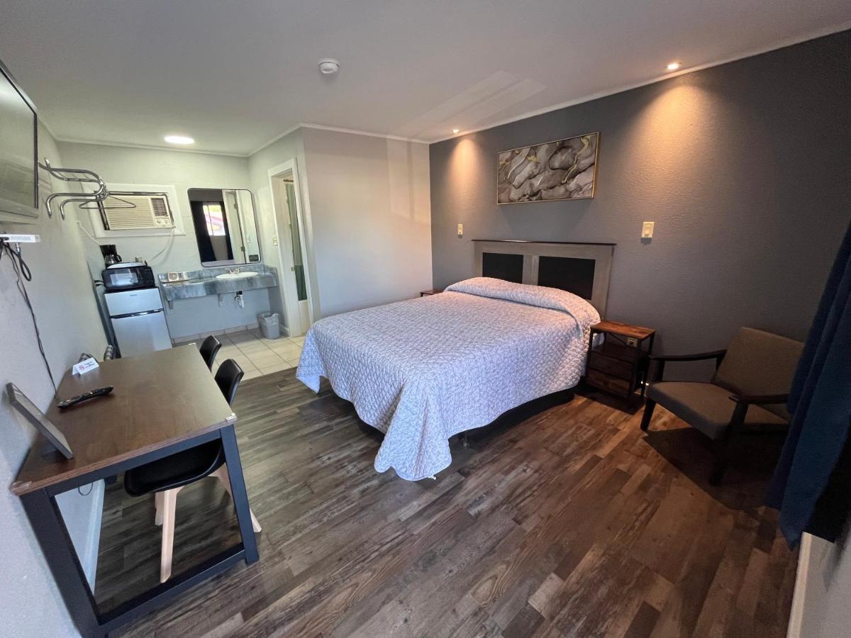 Budget Inn — photo 1