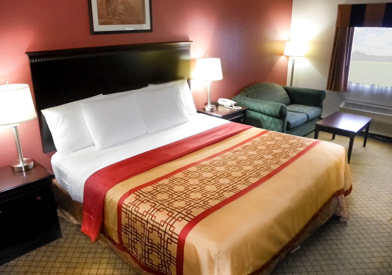 Royalton Inn & Suites Upper Sandusky — photo 2