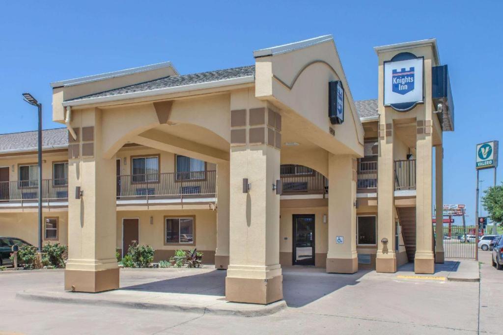 Knights Inn — photo 1