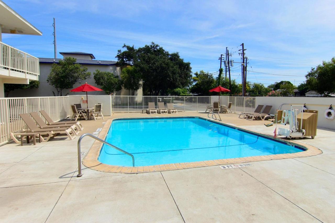 Motel 6-Corpus Christi, TX — photo 1