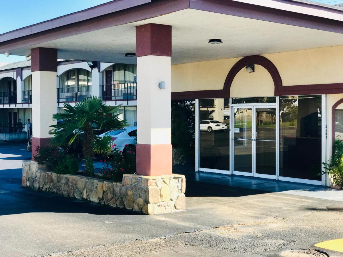 Executive Inn — photo 1