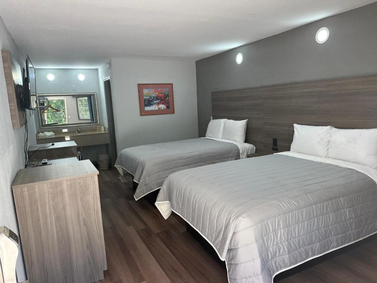 Budget Inn — photo 1