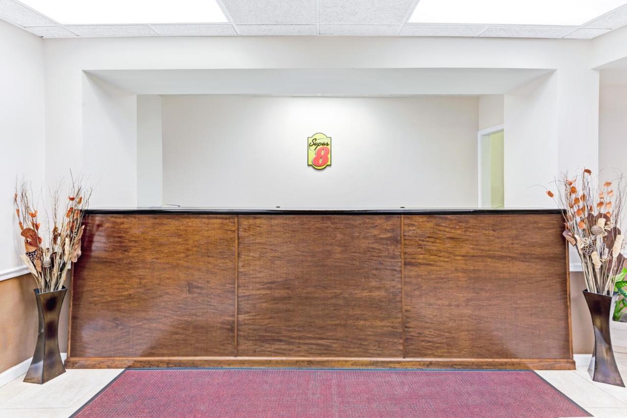 Royal Inn & Suites — photo 1