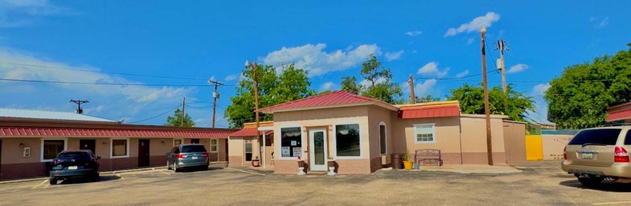 Budget Inn — photo 1