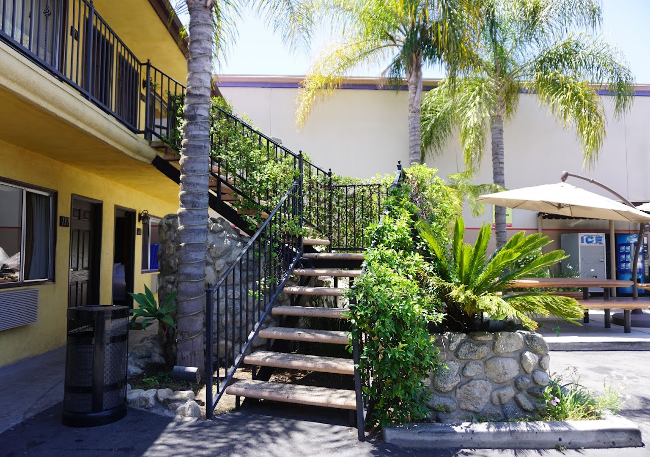 Casa Bella Inn -Downtown LA — photo 1