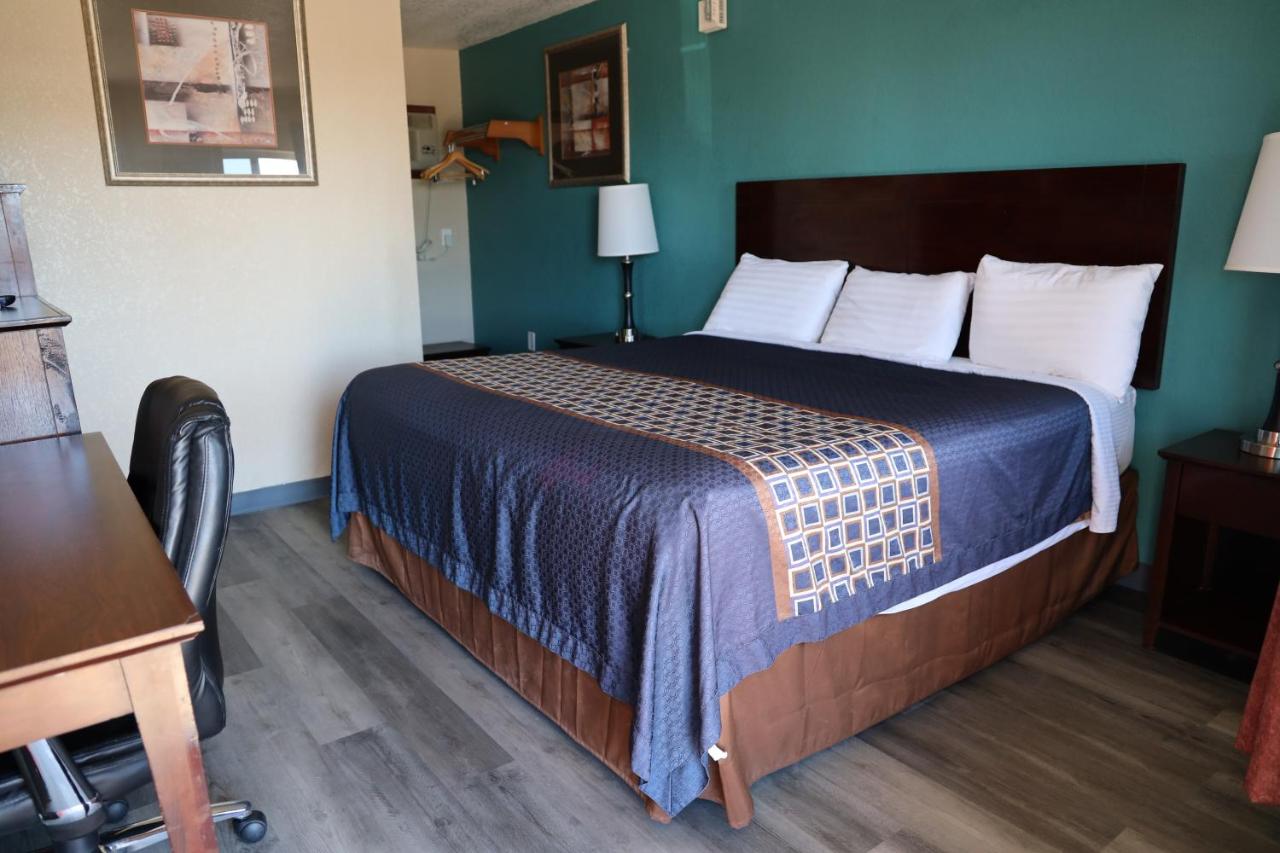 Budget Inn — photo 1