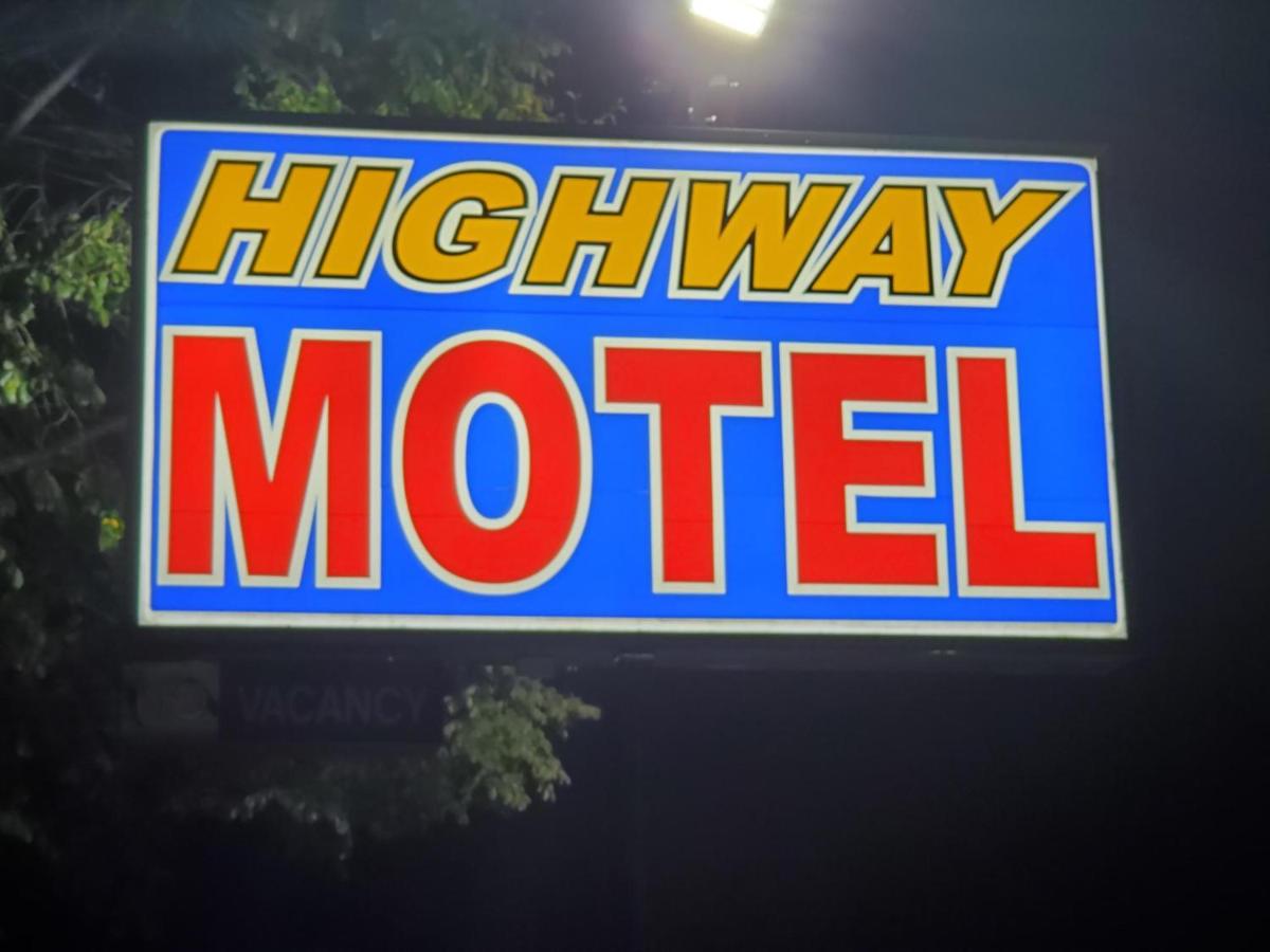Highway Motel — photo 1