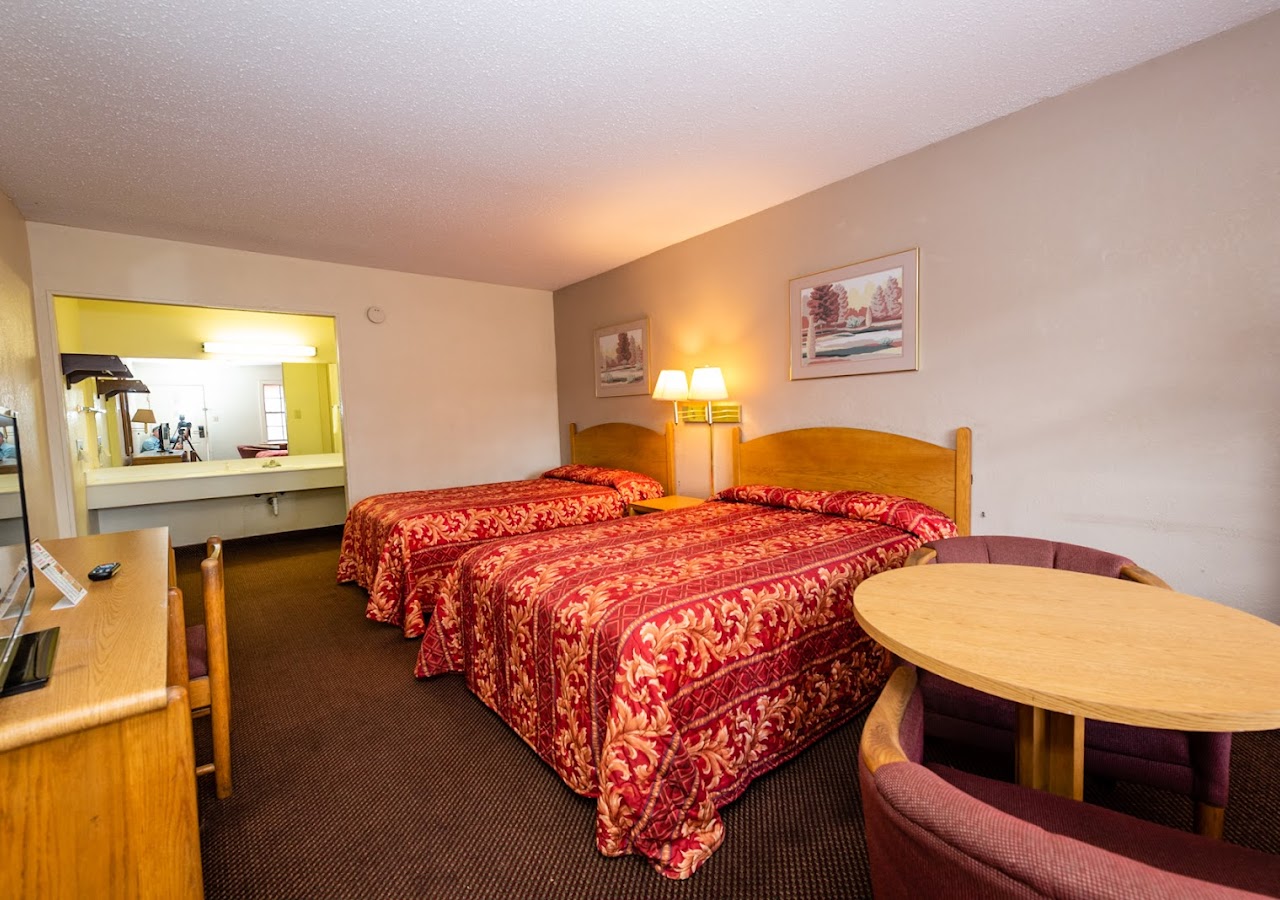 University Inn & Suites — photo 2