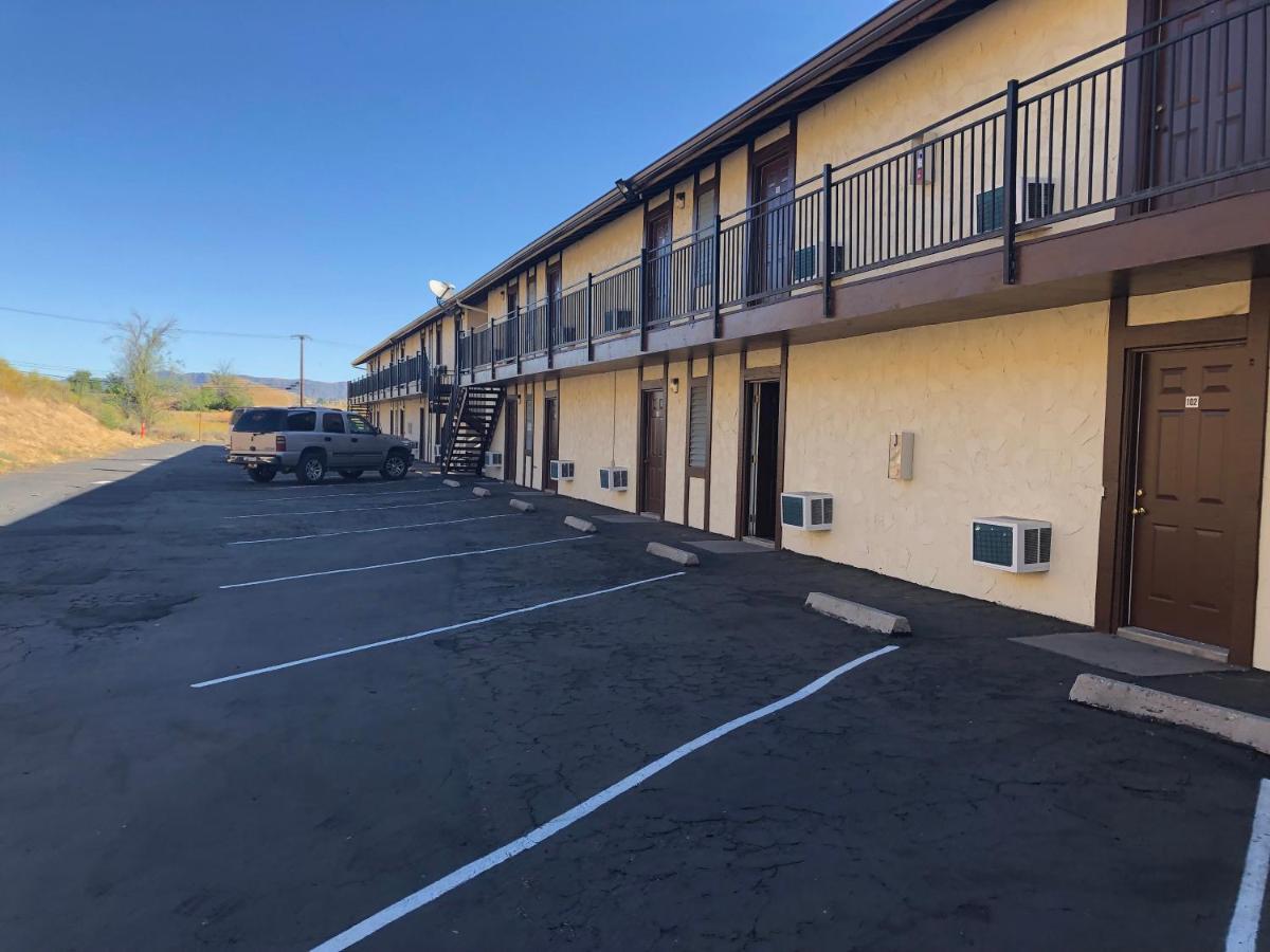 Golden Hills Motel — photo 1