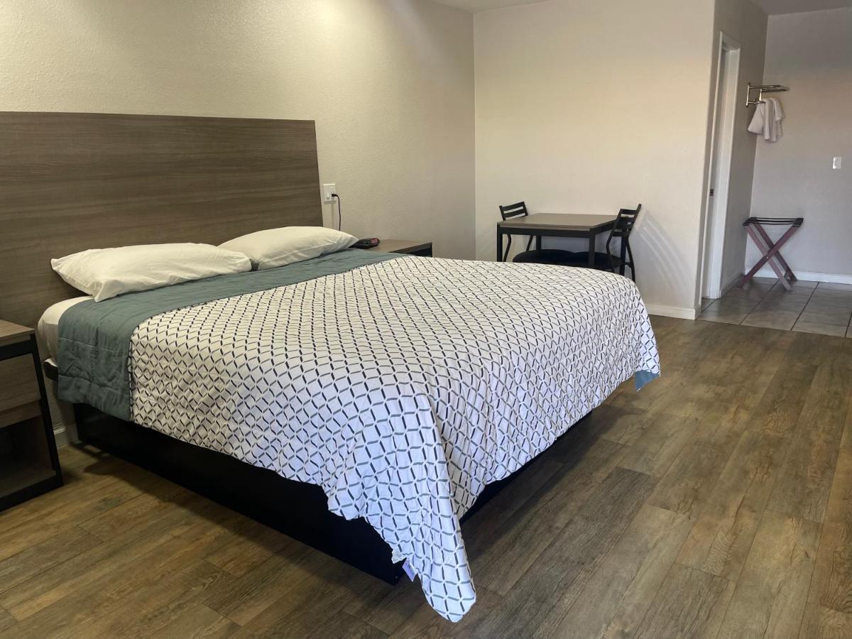 Townhouse Motel — photo 1