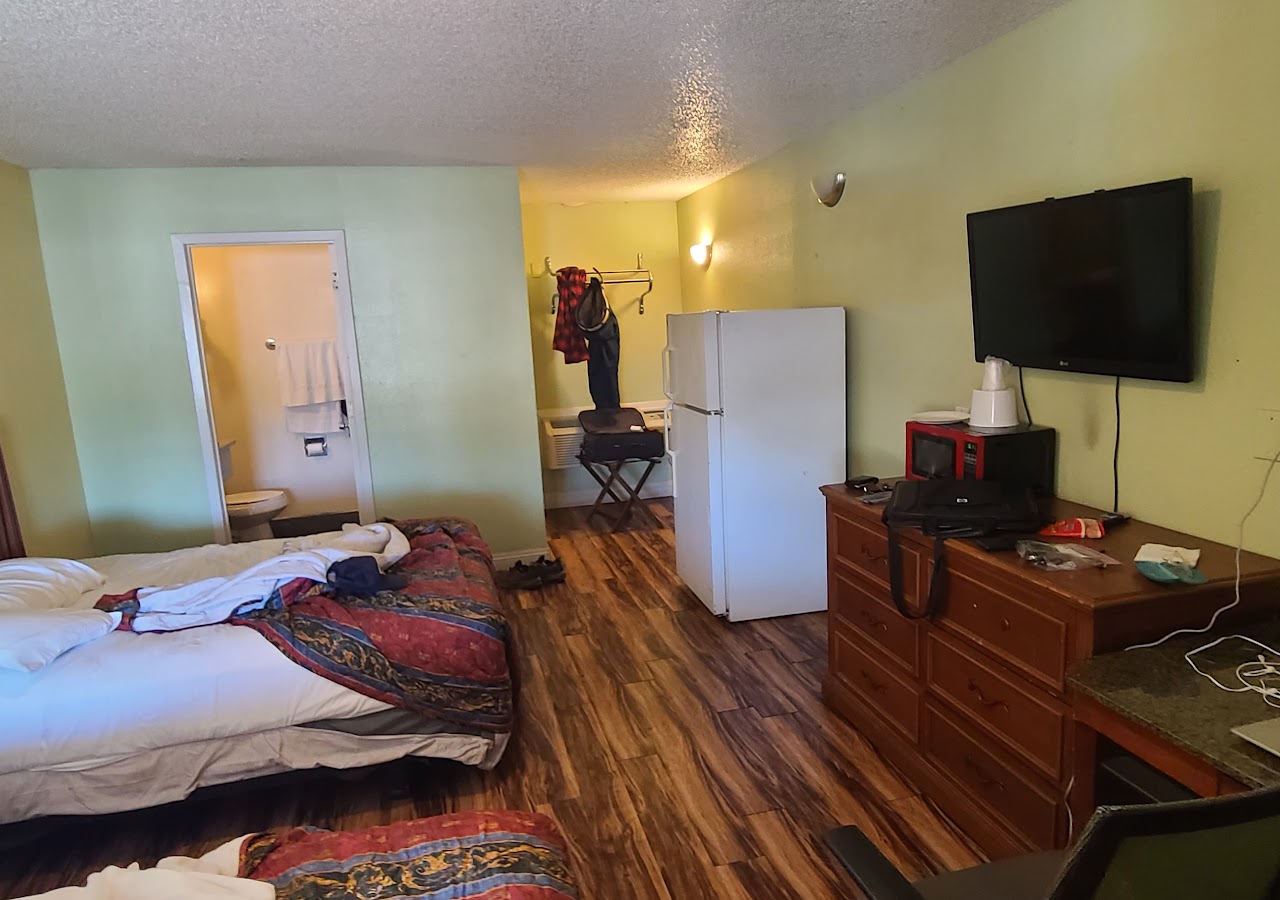 Vince's Motel — photo 1