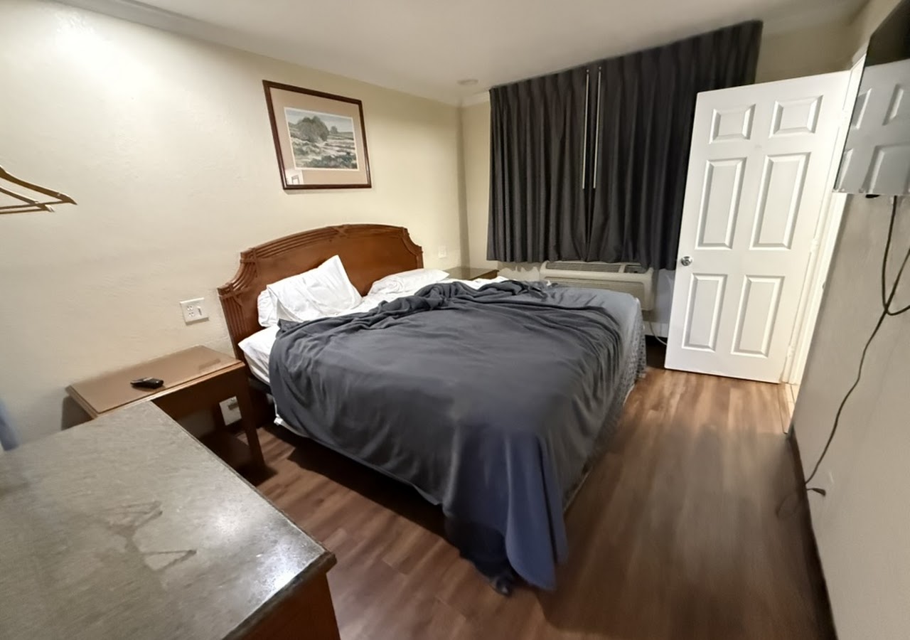 Castaway Motel — photo 1