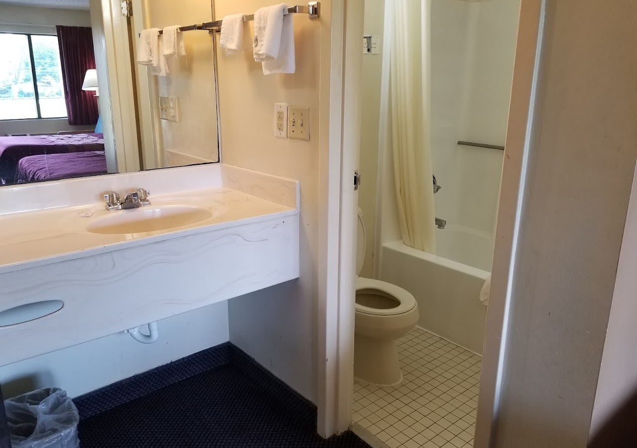 Relax Inn Portsmouth, VA — photo 3
