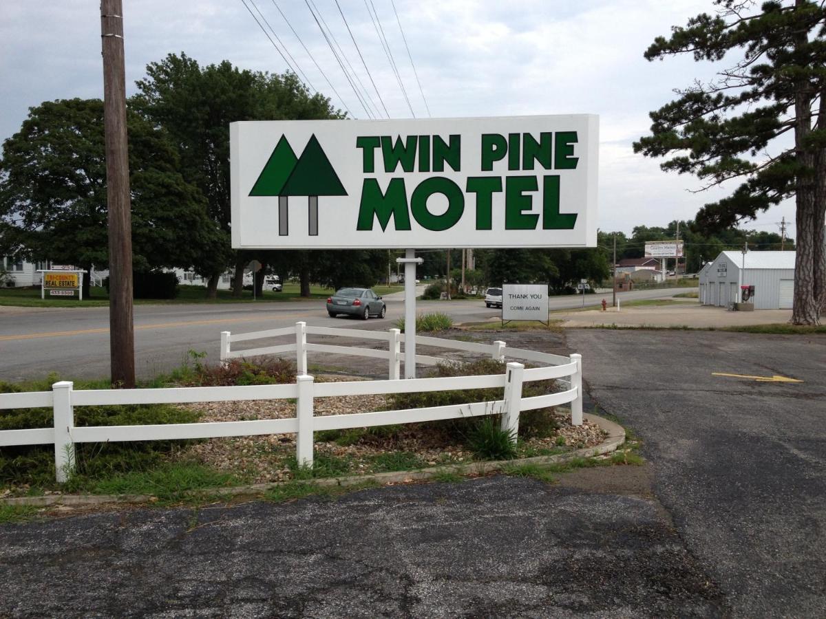 Twin Pine Motel — photo 1