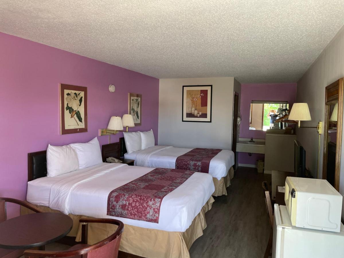 Budget Host Inn — photo 1