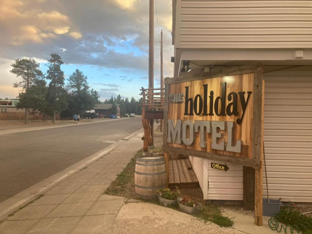 Yellowstone Holiday Motel — photo 1