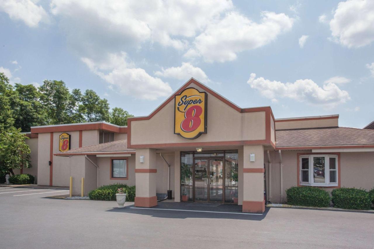 Super 8 by Wyndham Carlisle North — photo 1