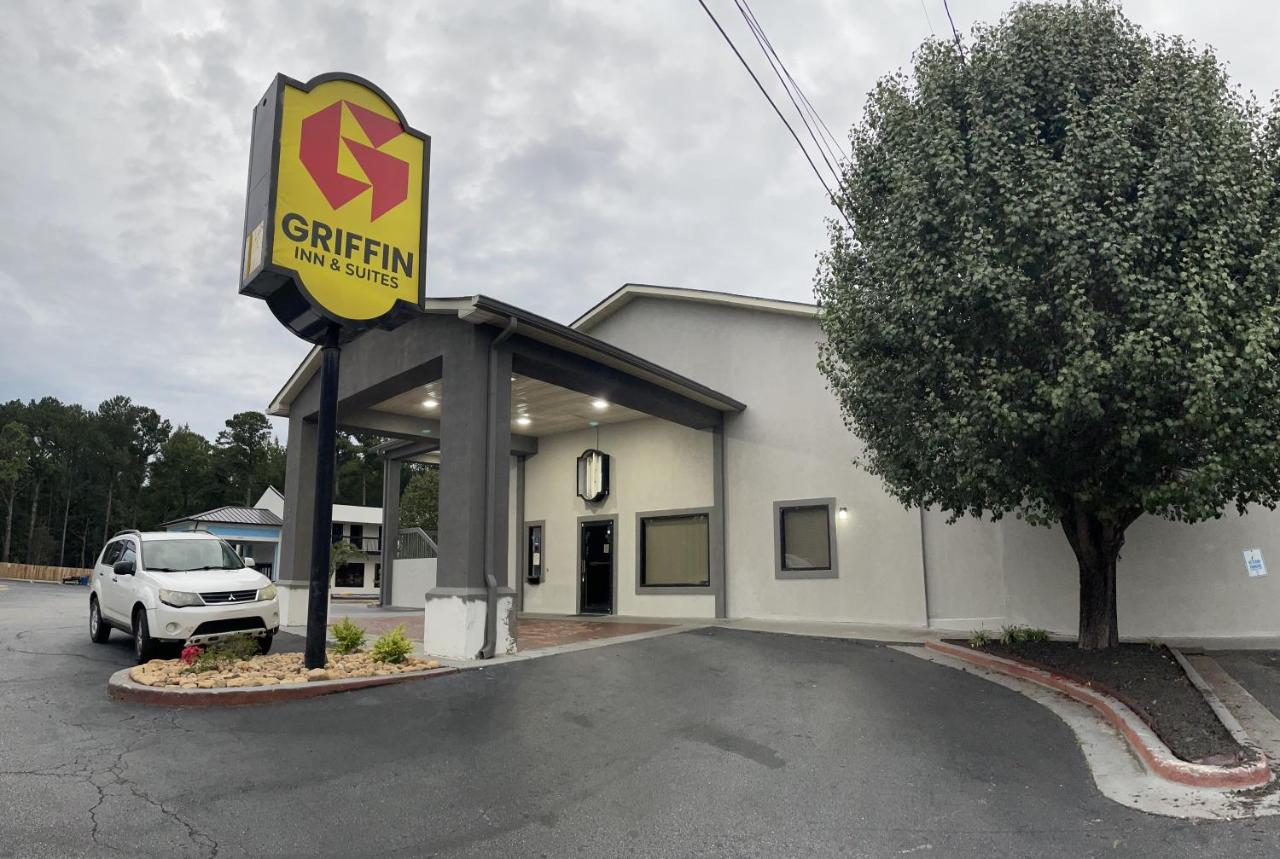 Griffin Inn & Suites — photo 1