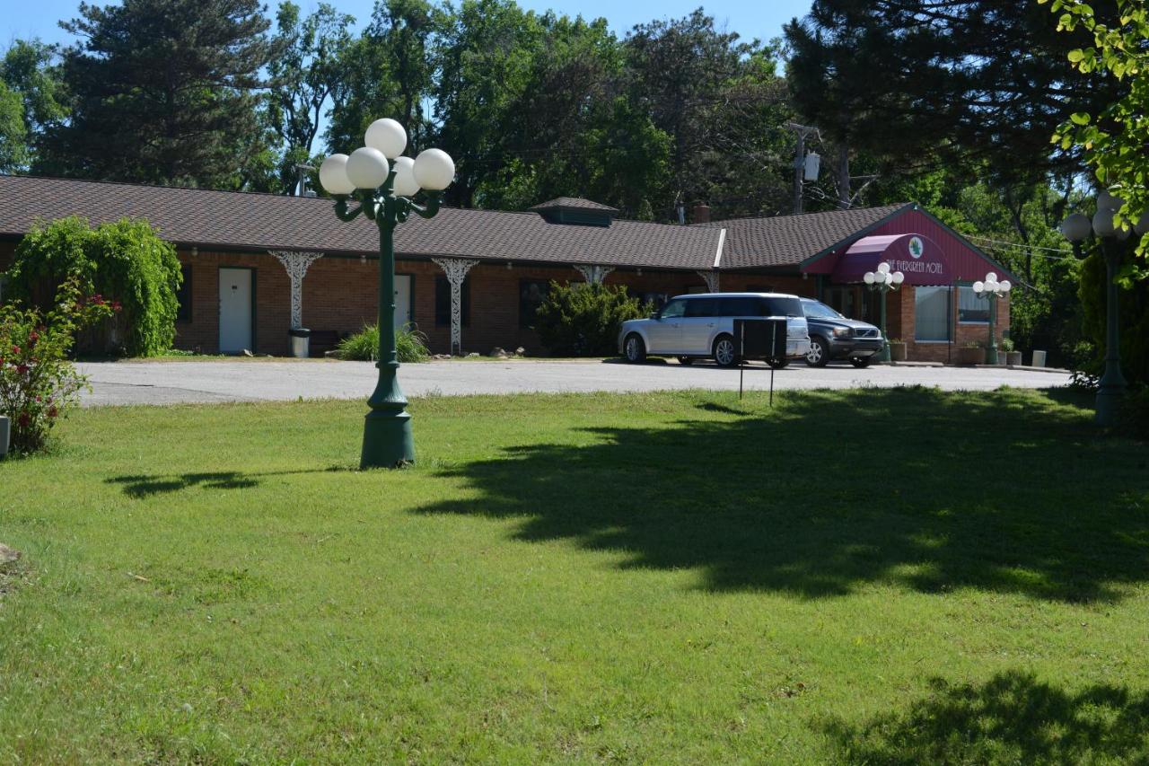 Evergreen Motel — photo 1