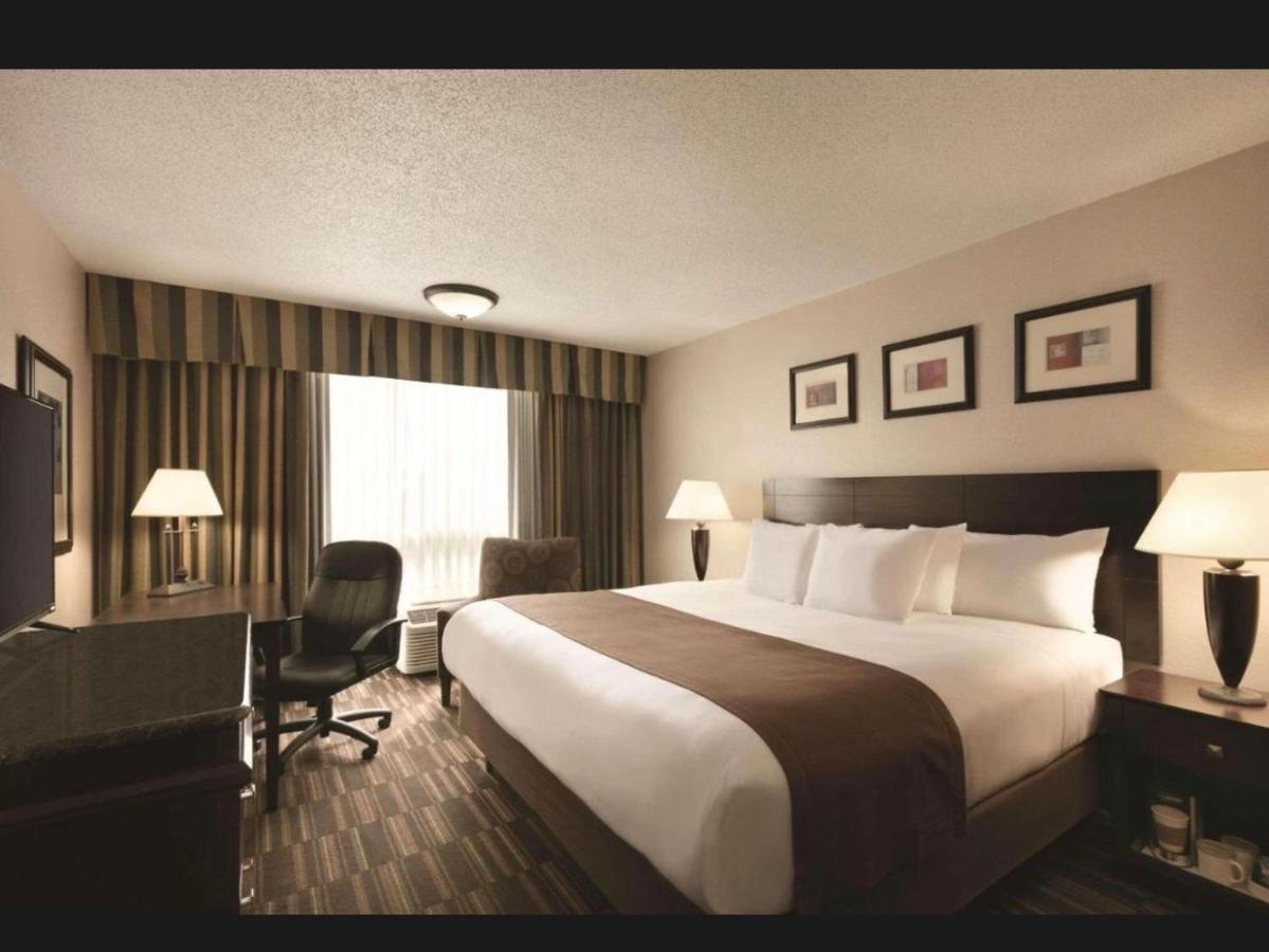Derby Hotel & Suites — photo 1