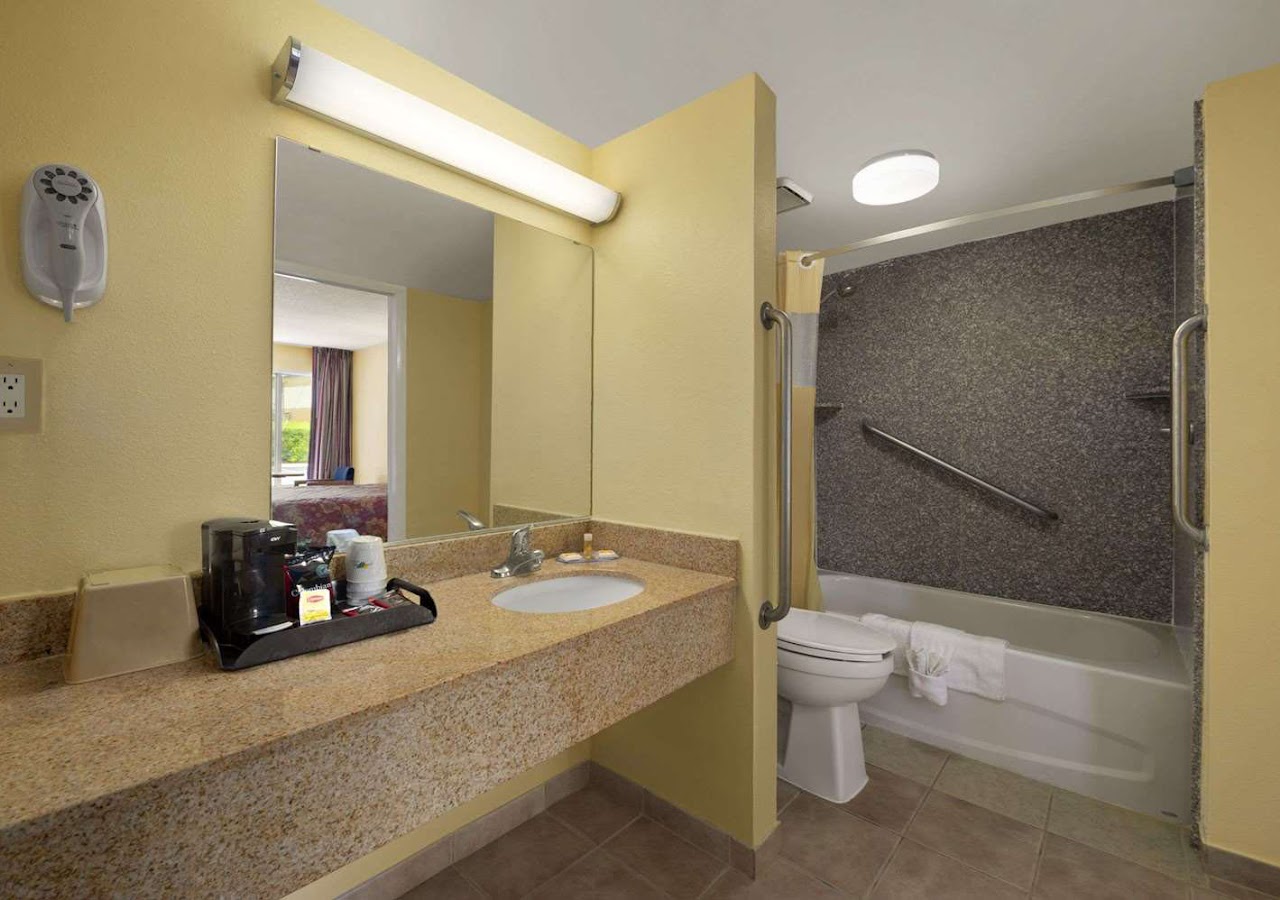 Rose Garden Inn & Suites Thomasville — photo 3