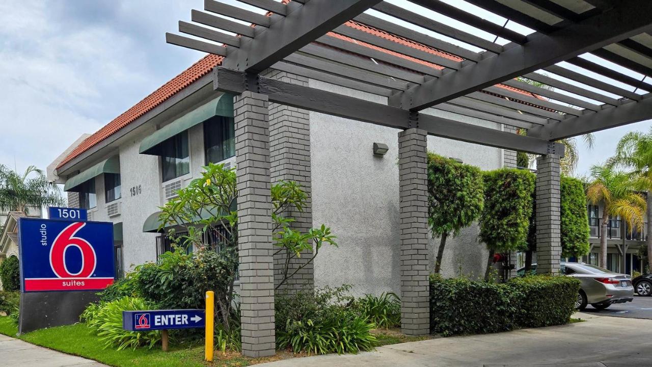 Studio 6 Suites Santa Ana, CA — photo 1