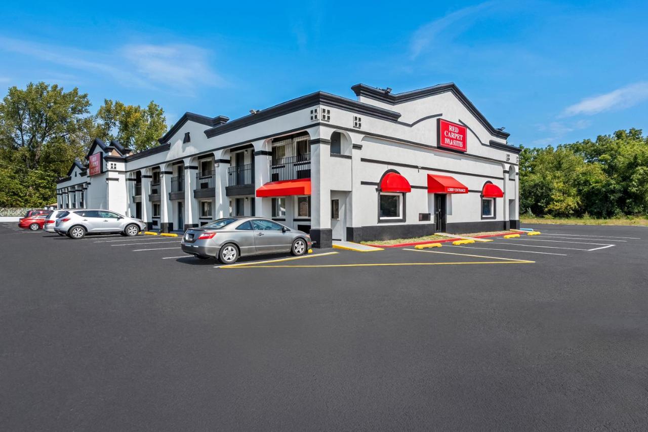 Red Carpet Inn and Suites — photo 1