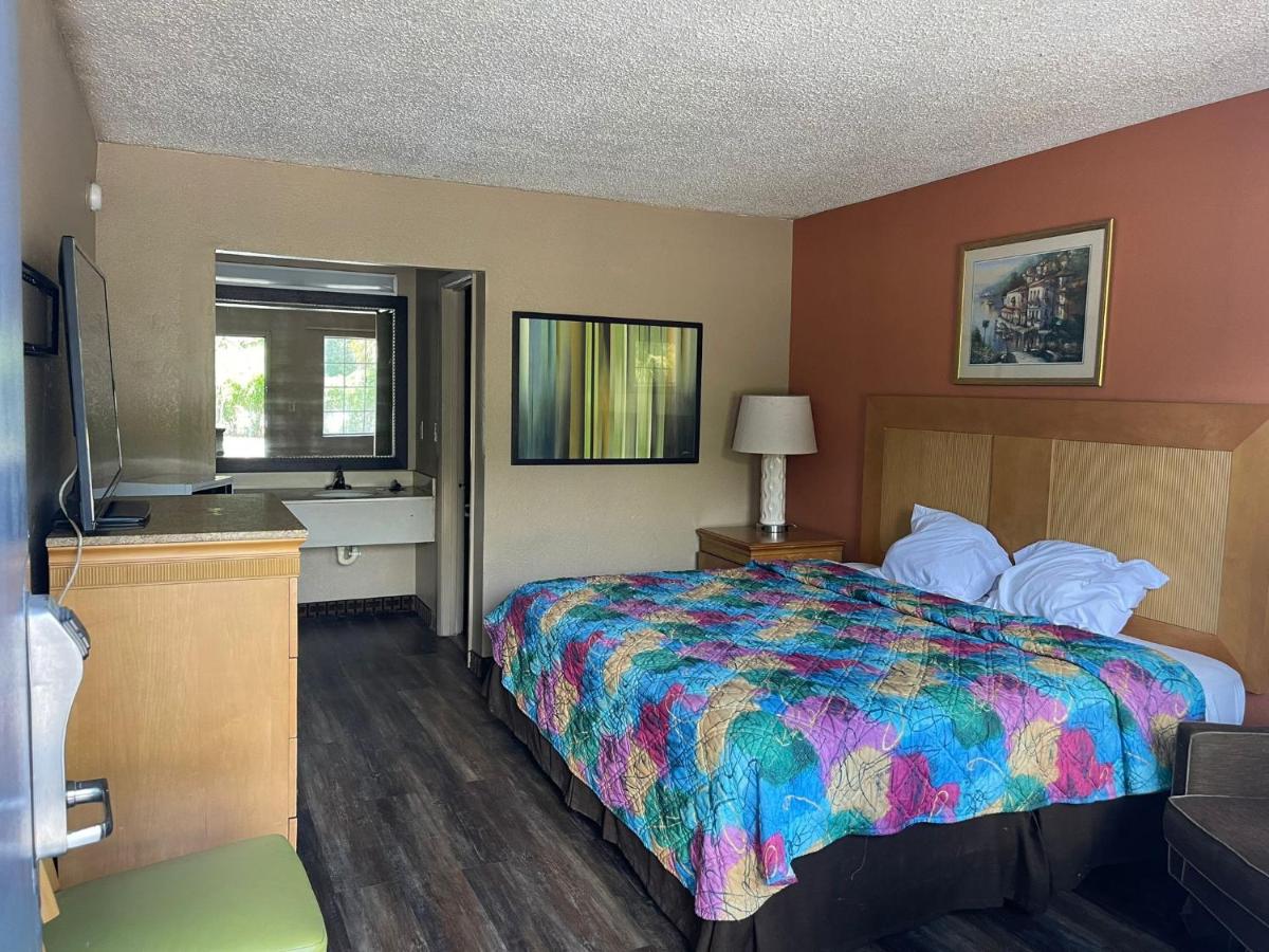 JAX INN — photo 1