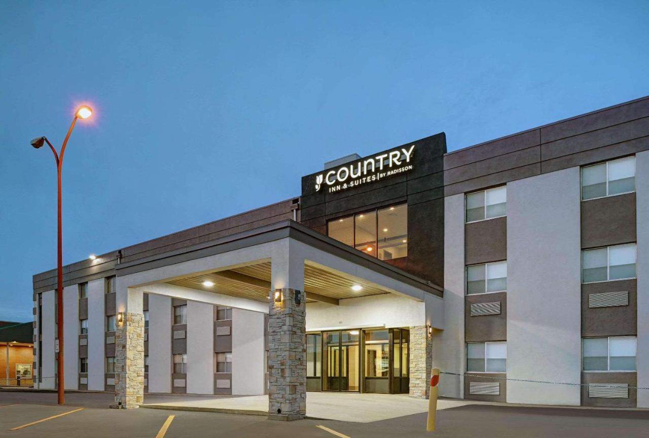 Pierre Inn & Suites — photo 1