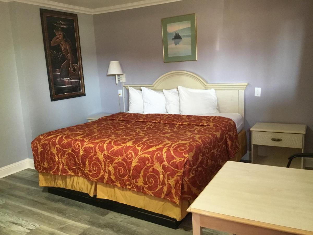 BUDGET INN — photo 1