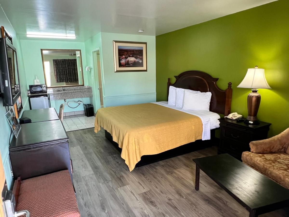 Travelers Inn — photo 1