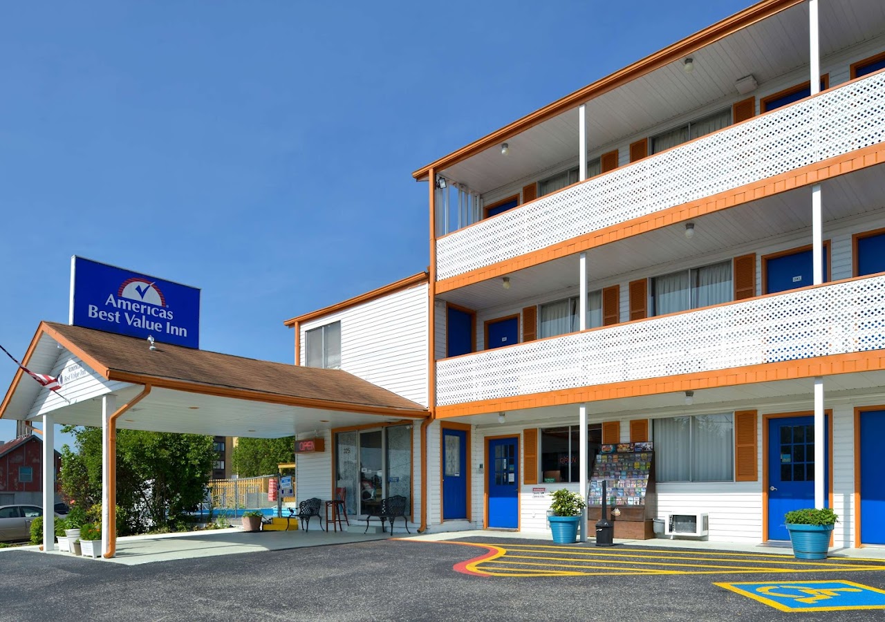 BRANSON ROYAL INN & SUITES — photo 1
