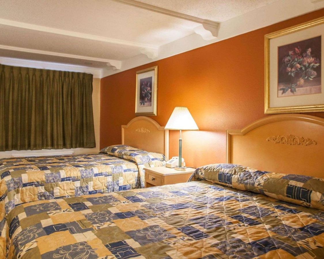 Relax Inn Saint Charles — photo 1