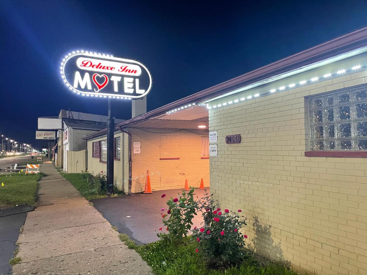 Deluxe Inn Motel — photo 1