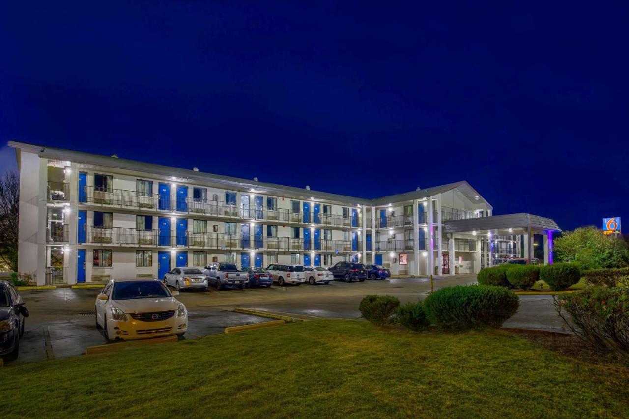 May Motel — photo 1