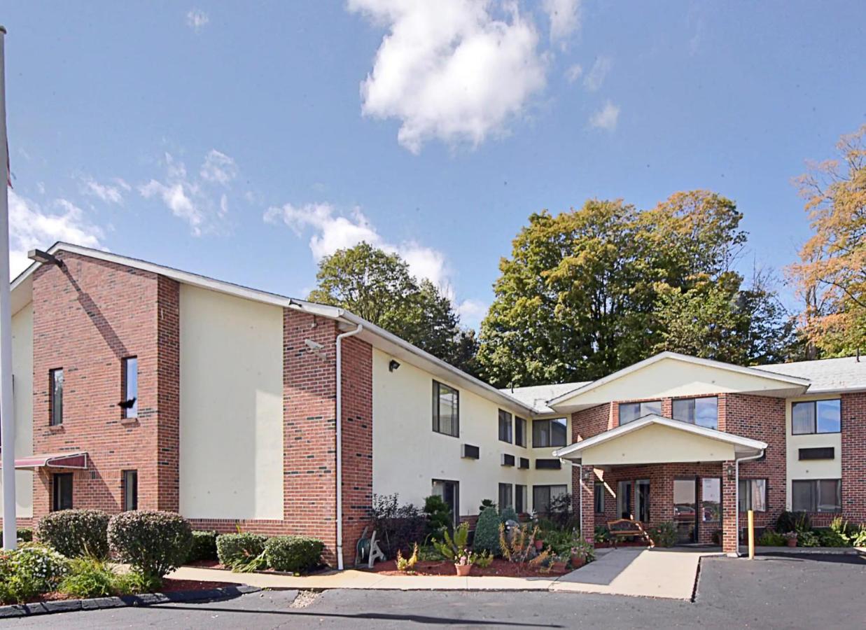 Riverdale Inn — photo 1